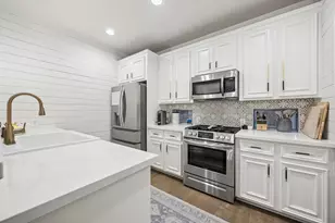 3051 S Heights Hollow Ln, Houston, TX 77007 - Photo 7