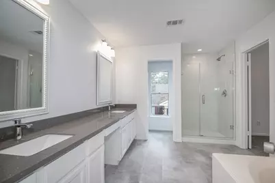 10 Summithill Place, The Woodlands, TX 77381 - Photo 13