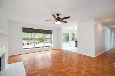 10 Summithill Place, The Woodlands, TX 77381 - Photo 9