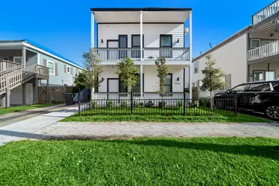 920 Ave L #D, Galveston, TX 77550 - Photo 1