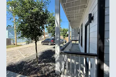 920 Ave L #D, Galveston, TX 77550 - Photo 3