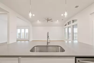 1536 Apache Heights Dr, Dayton, TX 77535 - Photo 5