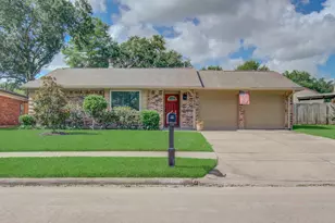 1920 Lazy Creek Ln, Pearland, TX 77581 - Photo 1