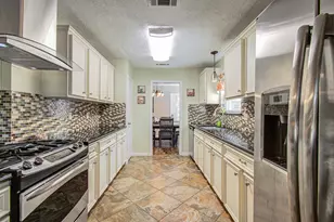 1920 Lazy Creek Ln, Pearland, TX 77581 - Photo 9