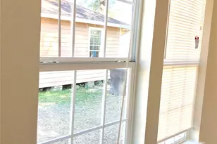1704 Sam Wilson St, Houston, TX 77020 - Photo 9