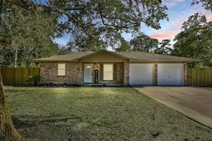 906 Broad Ripple Dr, Huffman, TX 77336 - Photo 1