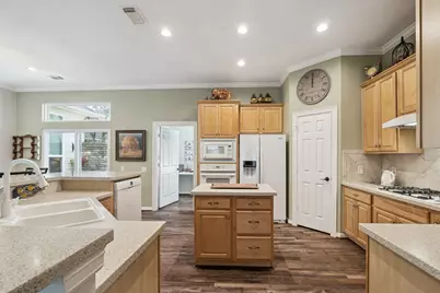 167 E Northcastle Circle, Conroe, TX 77384 - Photo 5