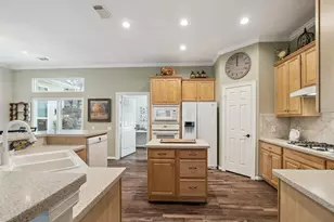 167 E Northcastle Cir, Conroe, TX 77384 - Photo 5