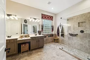 167 E Northcastle Cir, Conroe, TX 77384 - Photo 13