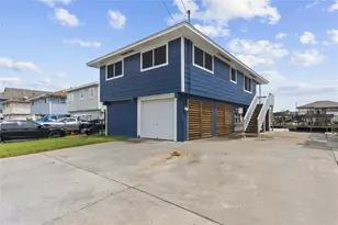 250 Barracuda St, Bayou Vista, TX 77563 - Photo 3