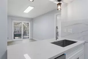 9350 Country Creek Dr, Houston, TX 77036 - Photo 11