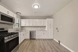 1221 Parkway St, Baytown, TX 77520 - Photo 11