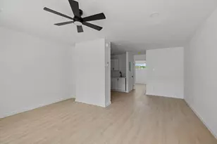 6840 Fairway Dr, Houston, TX 77087 - Photo 9