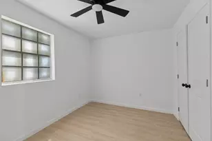 6840 Fairway Dr, Houston, TX 77087 - Photo 17