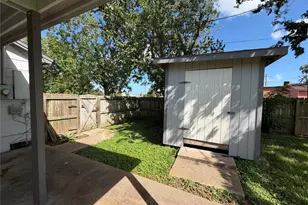 211 S Avenue C, Freeport, TX 77541 - Photo 25