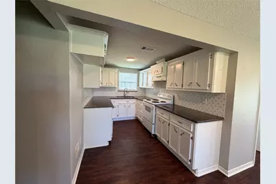 211 S Avenue C, Freeport, TX 77541 - Photo 9