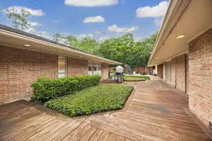 319 Tynebridge Ln, Houston, TX 77024 - Photo 15