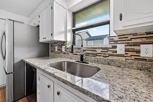 8401 Hanfro Ln, Houston, TX 77088 - Photo 17