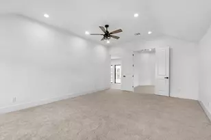 811 Woodstock St, Bellaire, TX 77401 - Photo 29