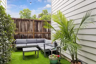 1310 Hussion St, Houston, TX 77003 - Photo 1