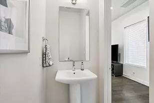 1310 Hussion St, Houston, TX 77003 - Photo 17