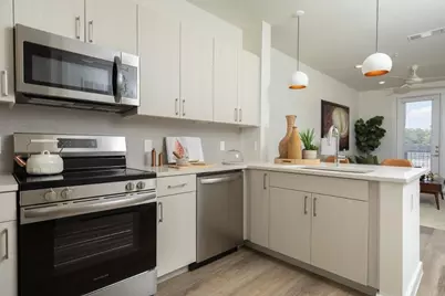 1690 North Loop #181, Houston, TX 77009 - Photo 7