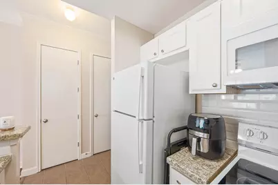 4515 Briar Hollow Place #312, Houston, TX 77027 - Photo 11