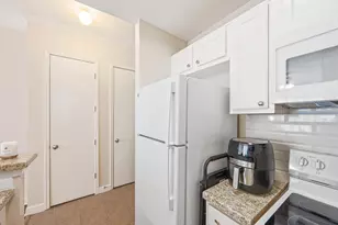 4515 Briar Hollow Pl, Houston, TX 77027 - Photo 11