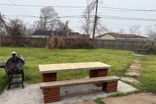 159 Oak Dr, Lake Jackson, TX 77566 - Photo 25