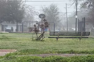 159 Oak Dr, Lake Jackson, TX 77566 - Photo 31