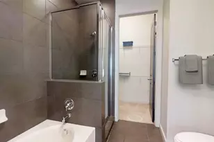 2525 McCue St Rd, Houston, TX 77056 - Photo 9