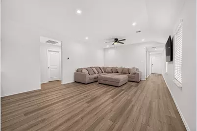 2074 Legacy Hills Drive, Houston, TX 77067 - Photo 13