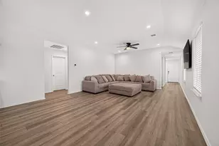 2074 Legacy Hills Dr, Houston, TX 77067 - Photo 13
