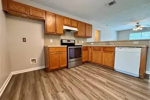 8816 E Buffalo Cir, Willis, TX 77378 - Photo 5