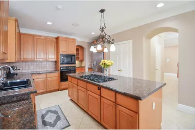5835 Stratford Gardens Drive, Sugar Land, TX 77479 - Photo 7