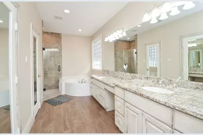 5835 Stratford Gardens Drive, Sugar Land, TX 77479 - Photo 15