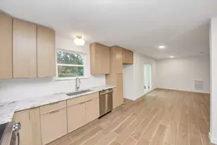 803 Coleman St, Dayton, TX 77535 - Photo 17