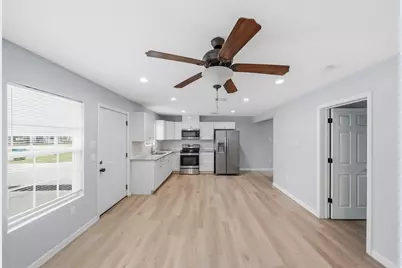 8595 Parkway Drive #B, Houston, TX 77088 - Photo 5