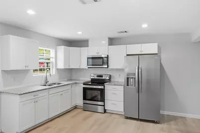 8595 Parkway Drive #B, Houston, TX 77088 - Photo 7