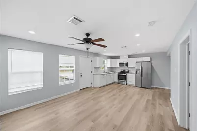 8595 Parkway Drive #B, Houston, TX 77088 - Photo 3