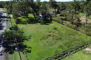 172 N County Rd 30, Angleton, TX 77515 - Photo 1
