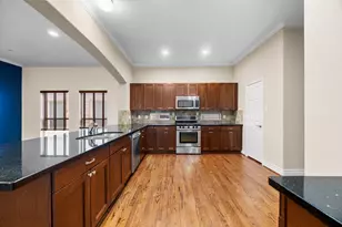 932 W 26th St, Houston, TX 77008 - Photo 13
