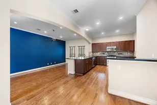 932 W 26th St, Houston, TX 77008 - Photo 9