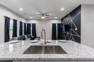 4661 Clover St, Houston, TX 77051 - Photo 9