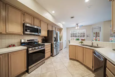 74 E Lakeridge Drive, The Woodlands, TX 77381 - Photo 25