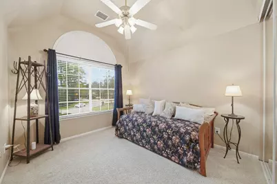 74 E Lakeridge Drive, The Woodlands, TX 77381 - Photo 11