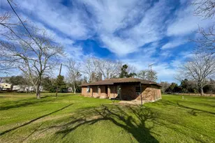 401 Anderson Rd, Cuero, TX 77954 - Photo 1