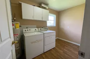 401 Anderson Rd, Cuero, TX 77954 - Photo 21