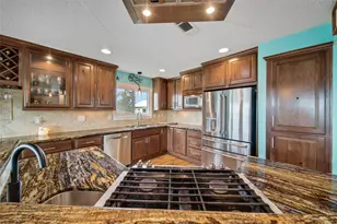 415 Narcissus Rd, Clear Lake Shores, TX 77565 - Photo 9