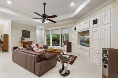 326 S Silvershire Circle, The Woodlands, TX 77381 - Photo 17